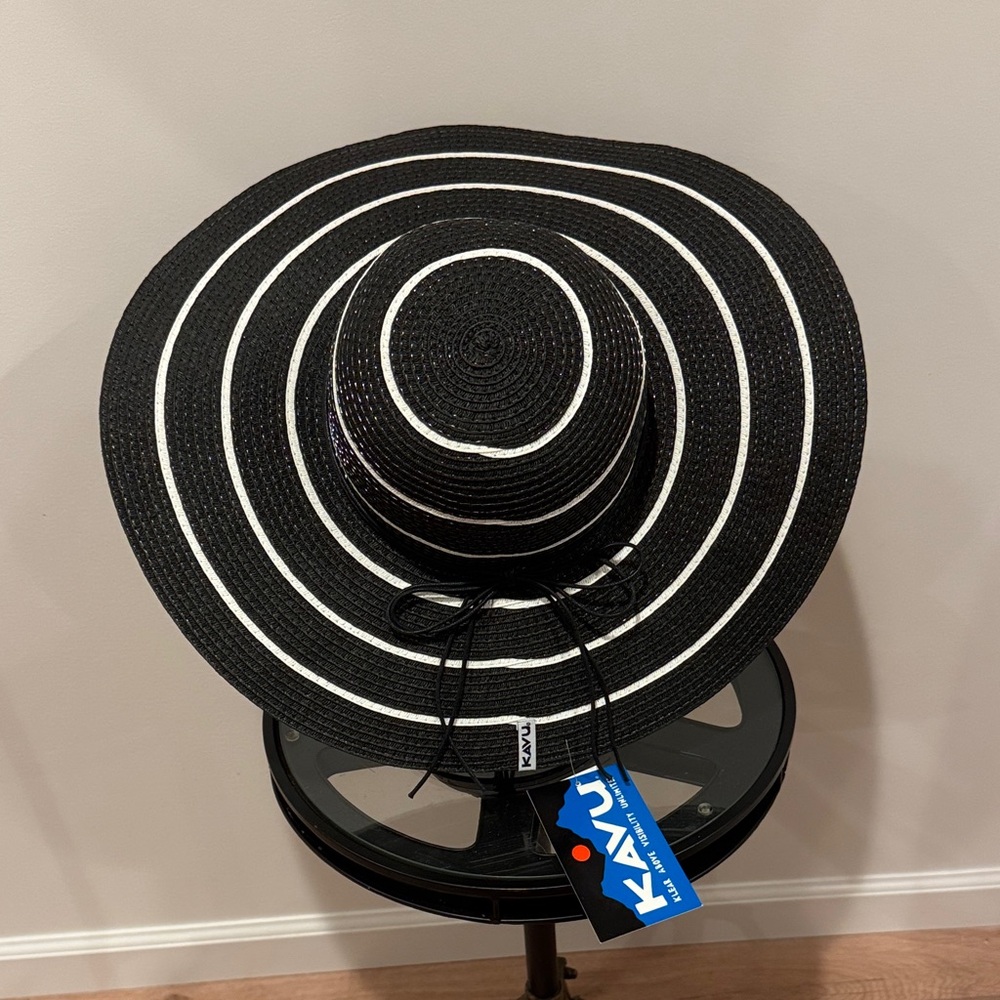 Kavu Lady Leah sun hat, black with white stripes
